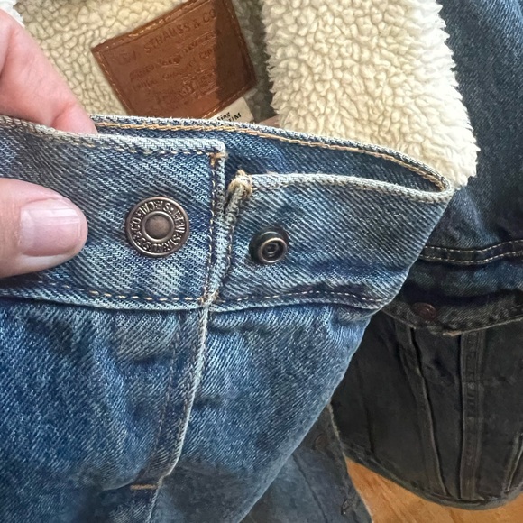 Levi's Trucker Jean Jacket Size L womans - Picture 5 of 5